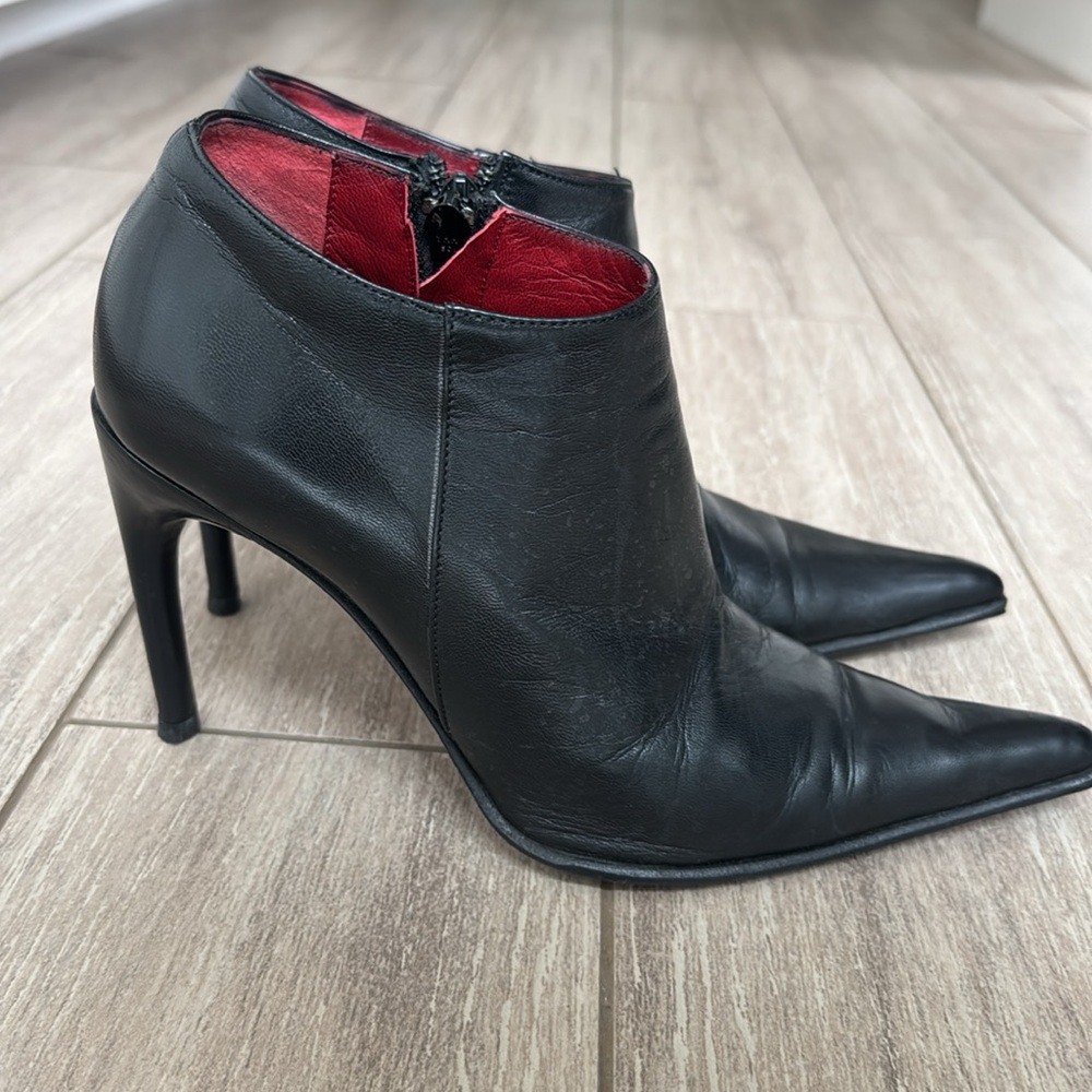 Black Italian Omari booties size 8 mint condition new soles  4” heel